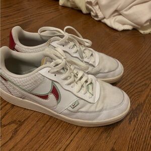Nike White and Red Low-Top Sneakers